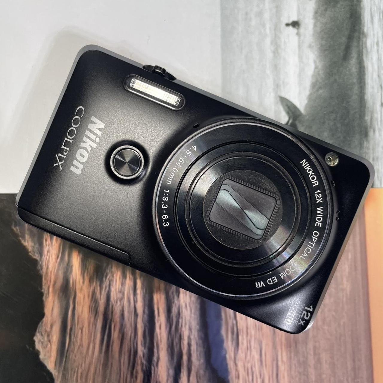 Rare Nikon Coolpix s6900 | 16 megapixel flip screen digital camera