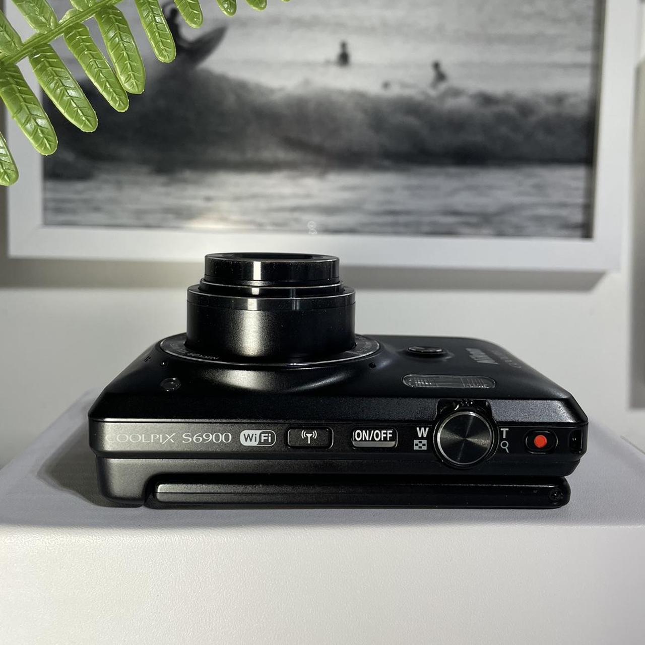 Rare Nikon Coolpix s6900 | 16 megapixel flip screen digital camera