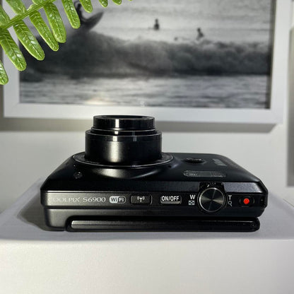 Rare Nikon Coolpix s6900 | 16 megapixel flip screen digital camera