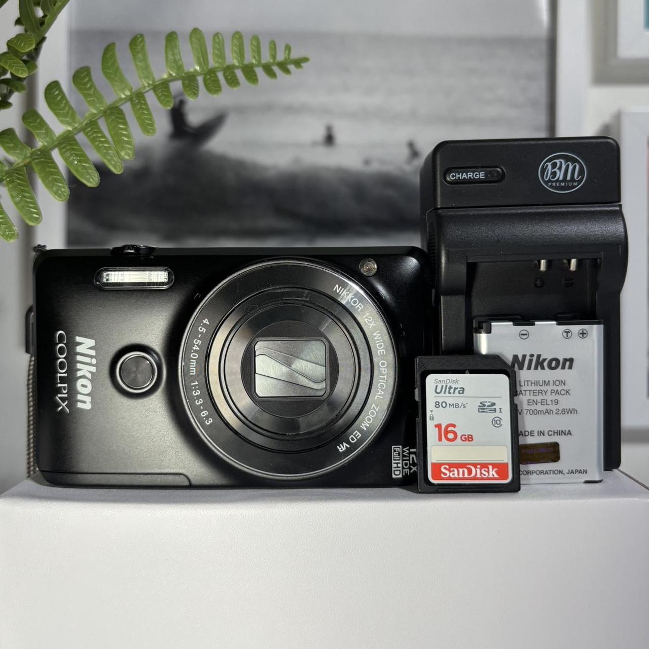 Rare Nikon Coolpix s6900 | 16 megapixel flip screen digital camera