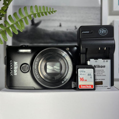 Rare Nikon Coolpix s6900 | 16 megapixel flip screen digital camera