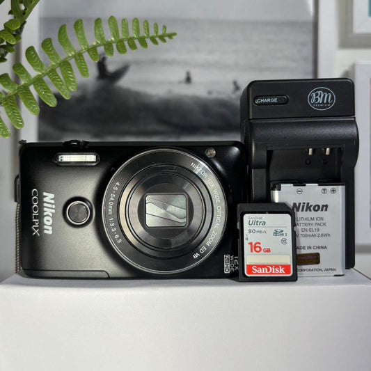 Rare Nikon Coolpix s6900 | 16 megapixel flip screen digital camera