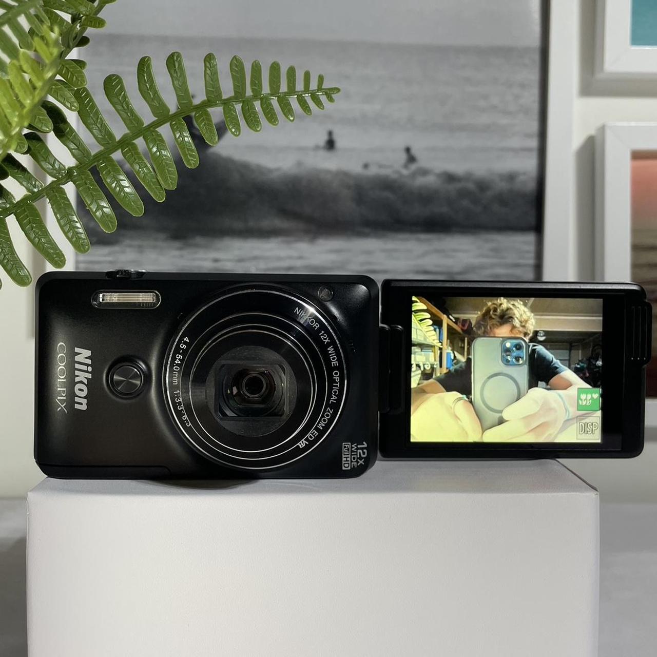 Rare Nikon Coolpix s6900 | 16 megapixel flip screen digital camera