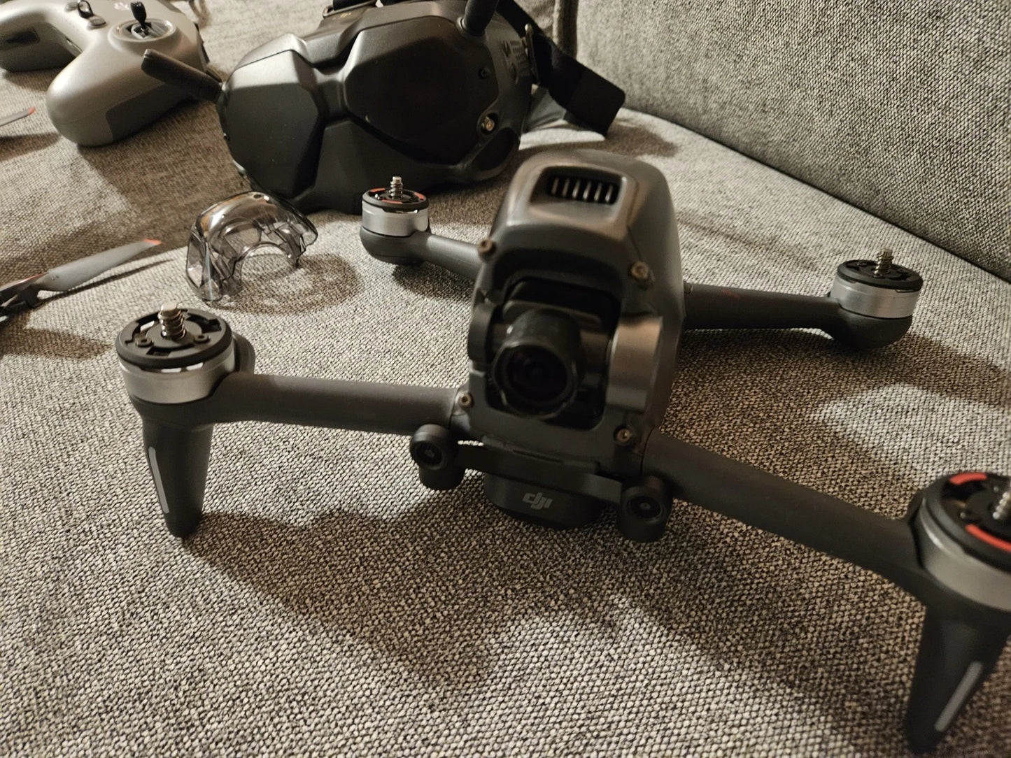 DJI FPV Camera Drone Full Kit (Motion Contoller, DJI FPV Remote Controller 2)