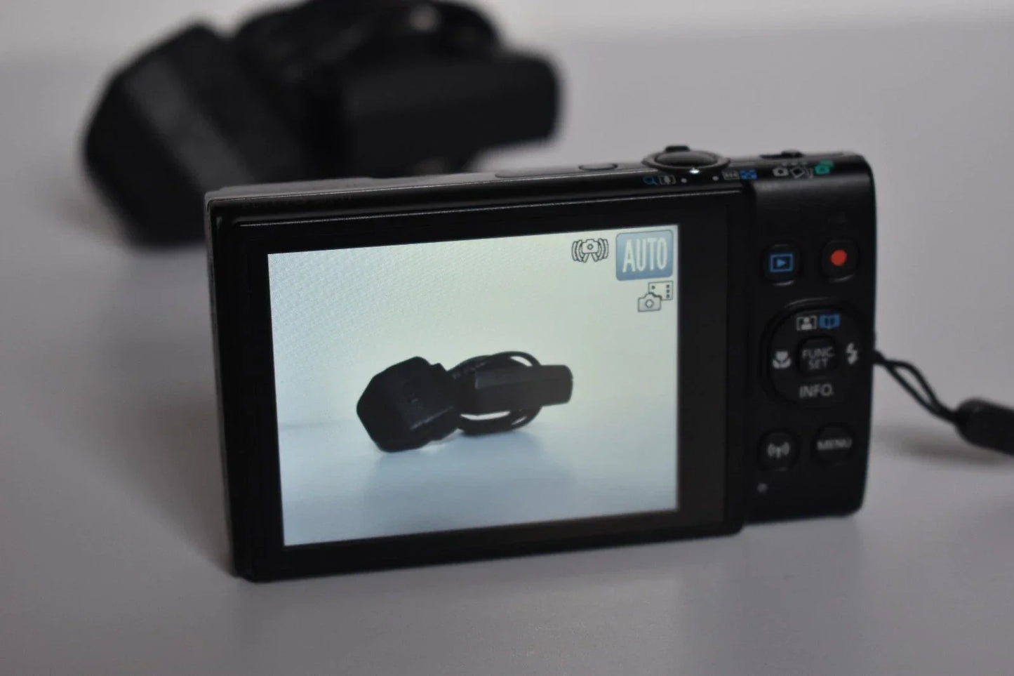 Canon PowerShot ELPH 360 HS/ IXUS 285/ IXY 650 12X Zoom Digital Camera