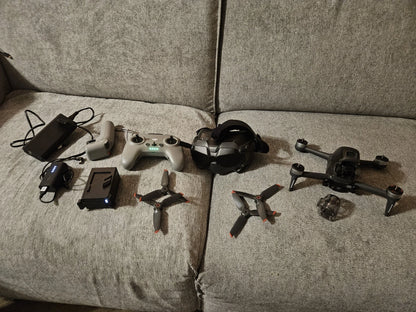 DJI FPV Camera Drone Full Kit (Motion Contoller, DJI FPV Remote Controller 2)